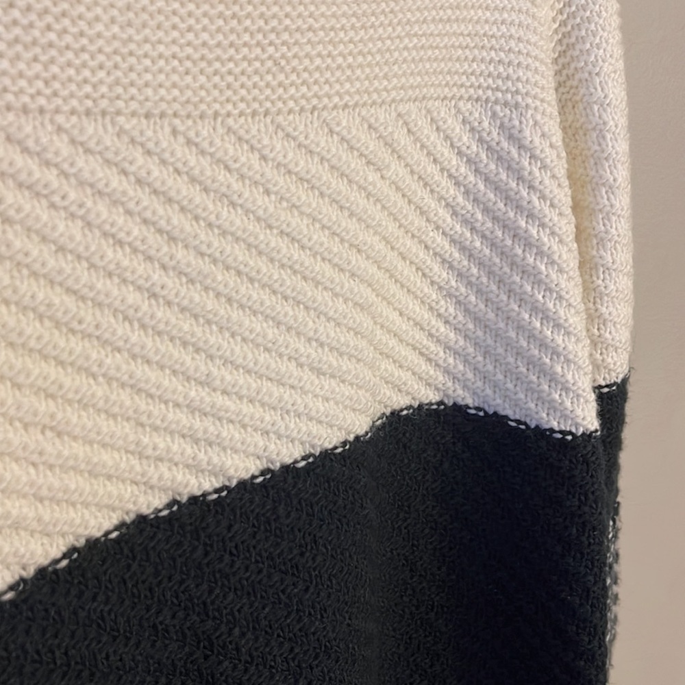 John + Jenn Small Chunky Knit Sweater Black and White Fringe - Picture 7 of 16